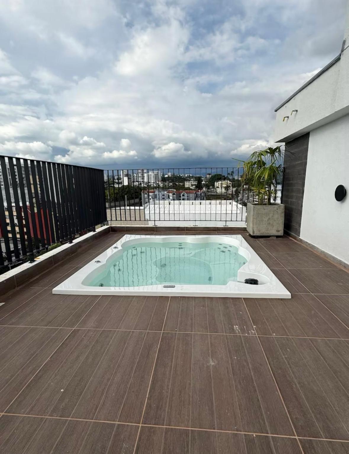 Zona Rosa 311-532-4072 Escribir Aqui Confirmar Apartment *