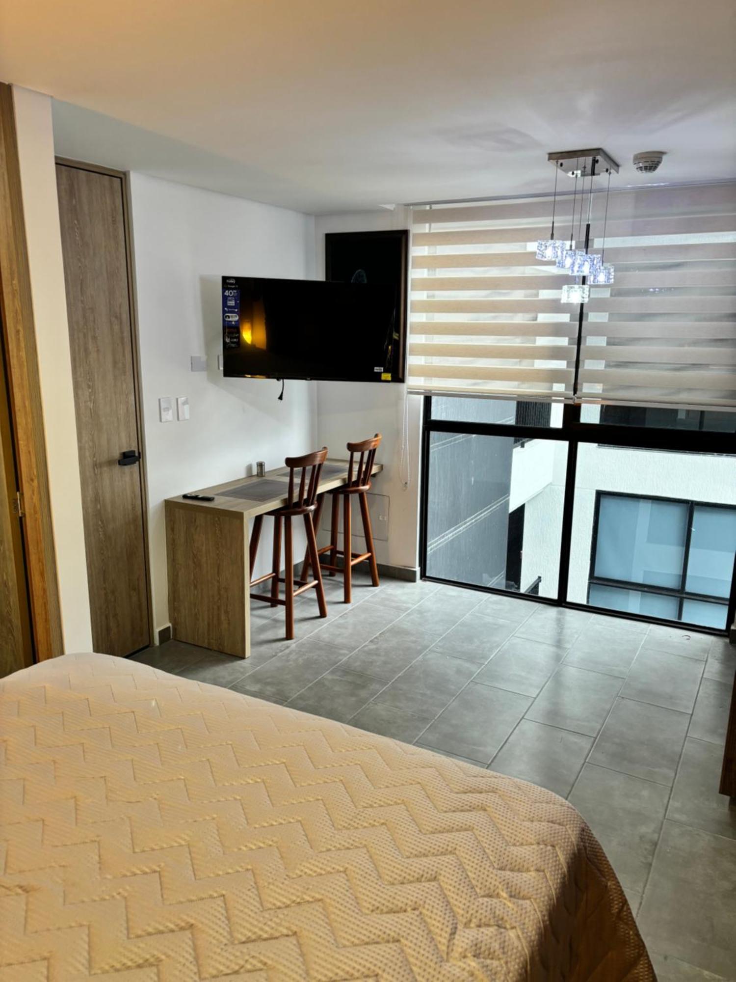 Zona Rosa 311-532-4072 Escribir Aqui Confirmar Apartment *